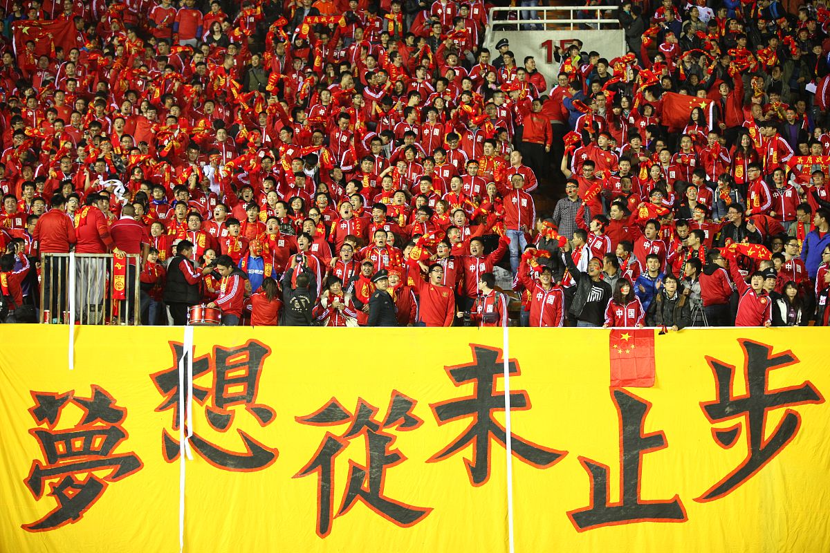 激烈对抗：球队为争夺胜利全力以赴的简单介绍